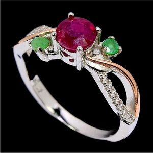 Elegant 925 Sterling Silver Ring with a 6mm Red Ruby accented Emeralds Sz 8.25